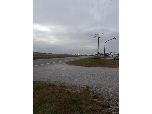646 E Railroad St, Shipman, IL 62685